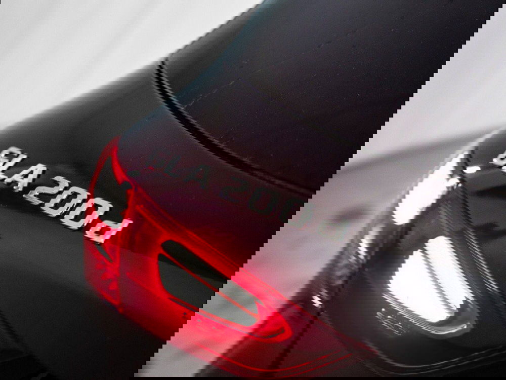 Mercedes-Benz GLA SUV nuova a Macerata (9)