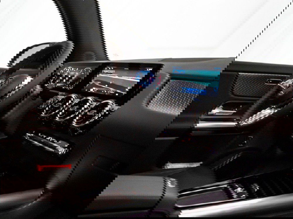 Mercedes-Benz GLA SUV nuova a Macerata (19)