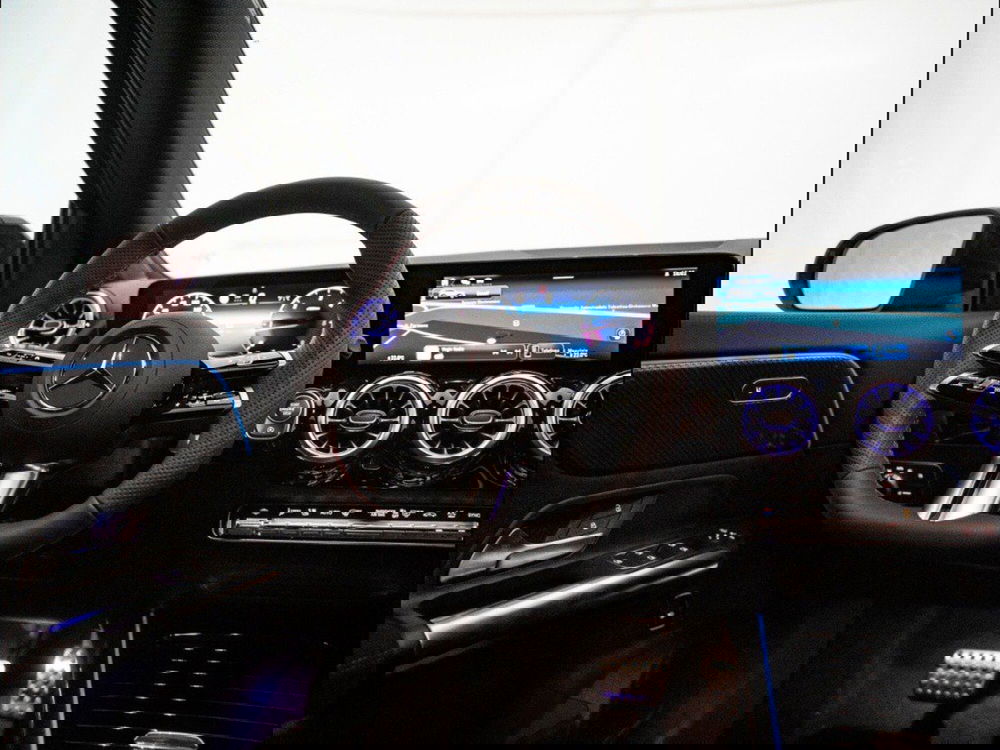 Mercedes-Benz GLA SUV nuova a Macerata (17)