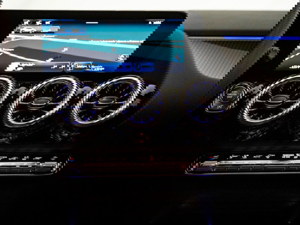 Mercedes-Benz GLA SUV nuova a Macerata (20)