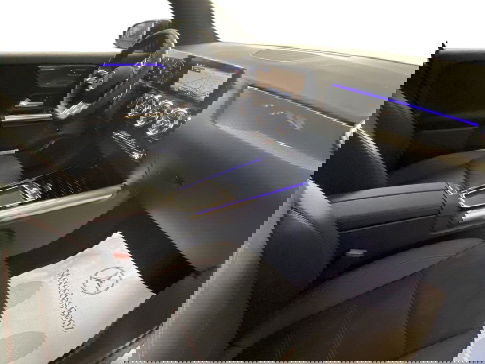 Mercedes-Benz GLA SUV nuova a Napoli (14)