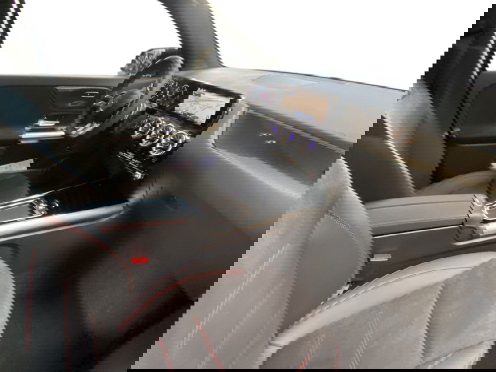 Mercedes-Benz GLA SUV nuova a Napoli (12)