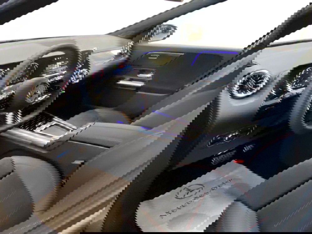 Mercedes-Benz GLA SUV nuova a Napoli (13)