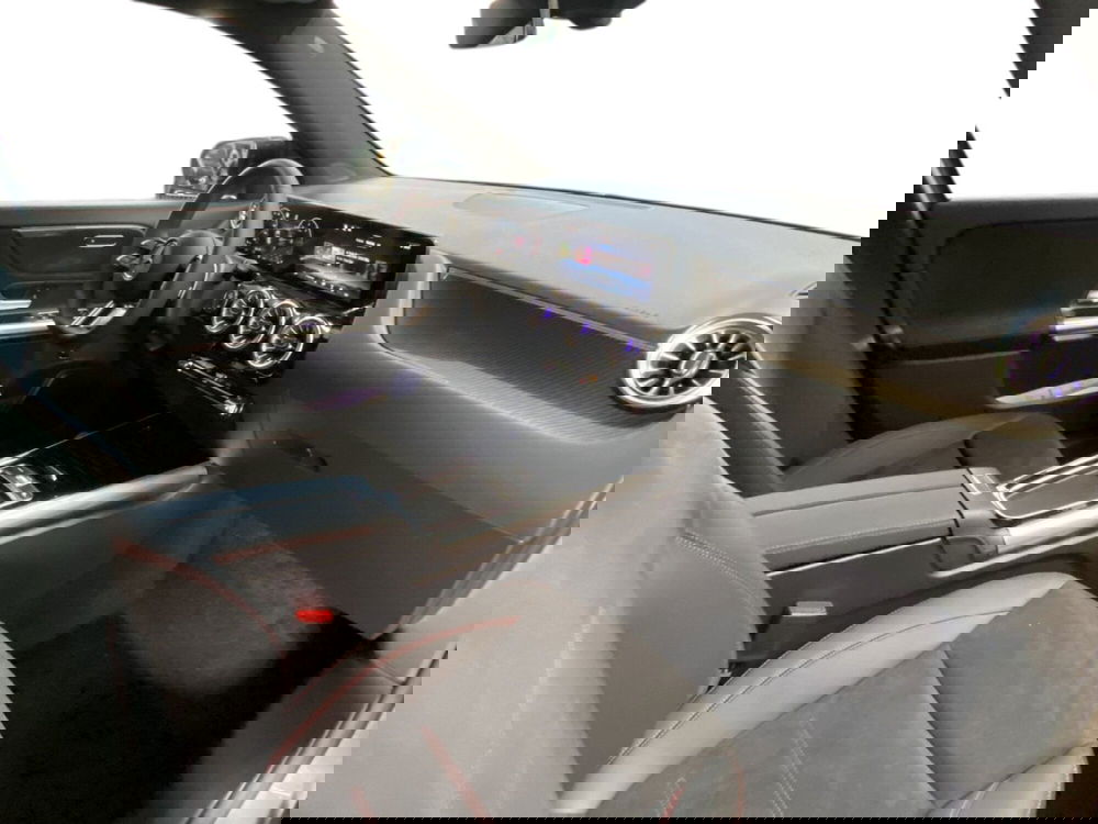 Mercedes-Benz GLA SUV nuova a Napoli (13)