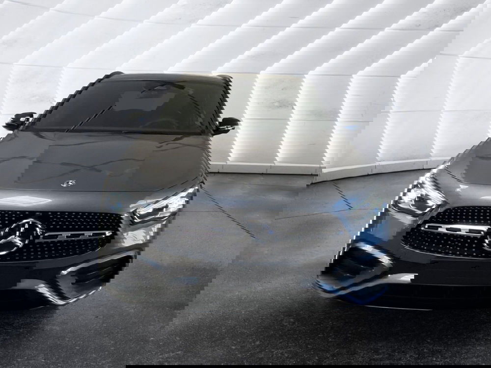 Mercedes-Benz GLA SUV nuova a Napoli (2)