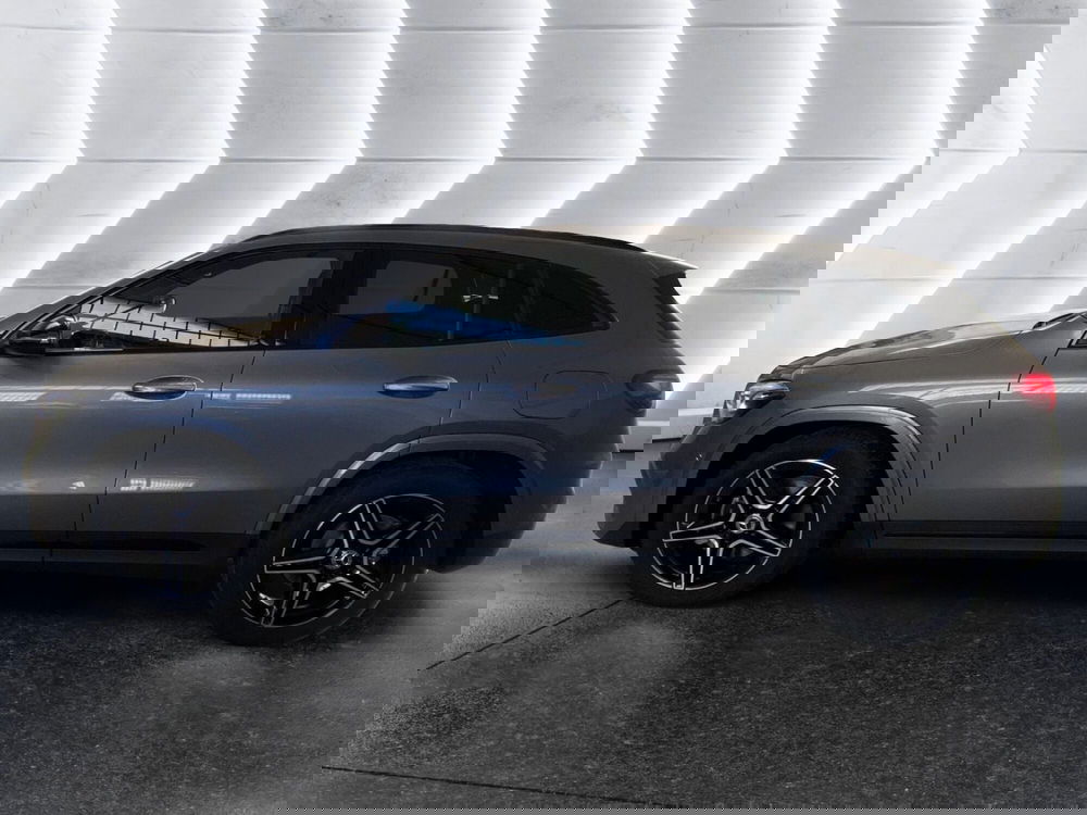 Mercedes-Benz GLA SUV nuova a Napoli (4)