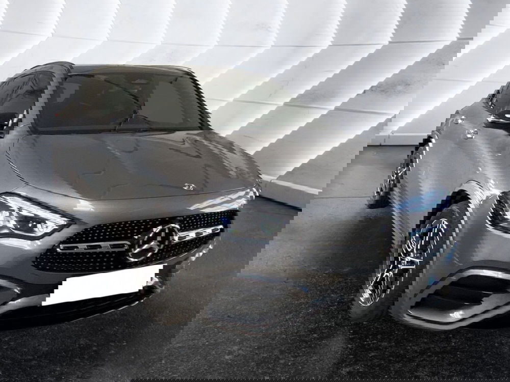 Mercedes-Benz GLA SUV nuova a Napoli (8)