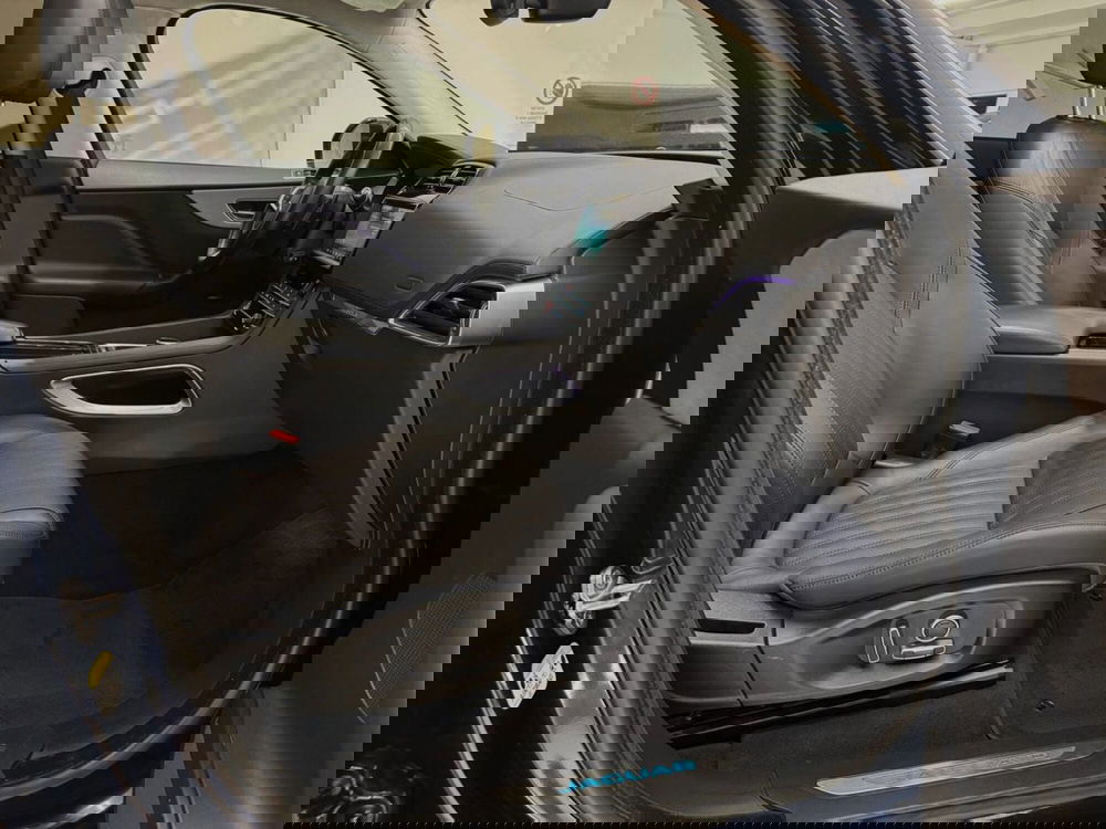 Jaguar F-Pace usata a Savona (3)