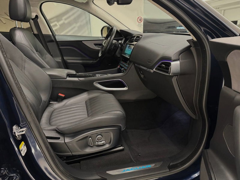 Jaguar F-Pace usata a Savona (3)