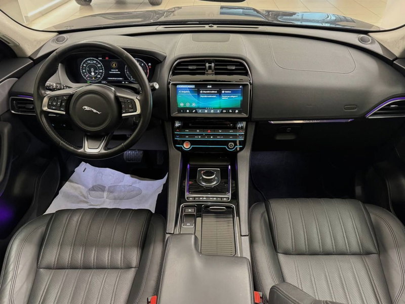 Jaguar F-Pace usata a Savona (4)