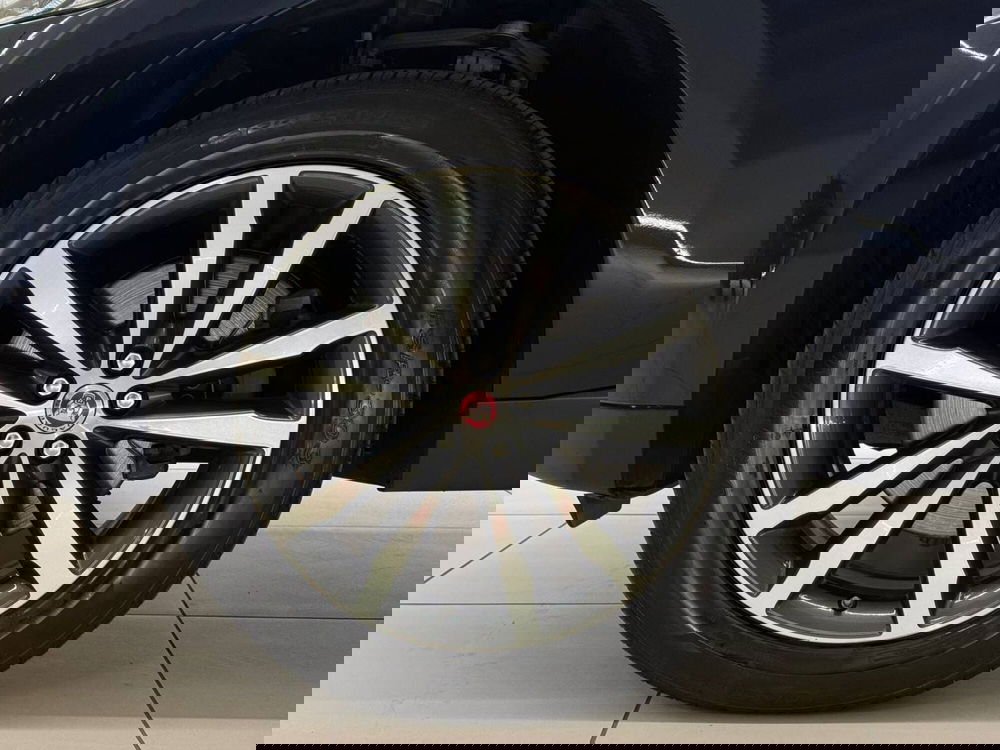 Jaguar F-Pace usata a Savona (9)