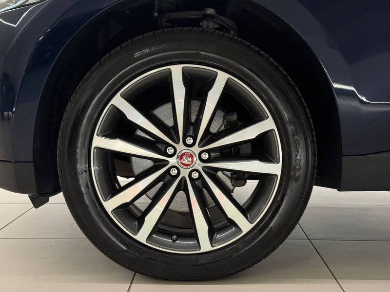 Jaguar F-Pace usata a Savona (9)