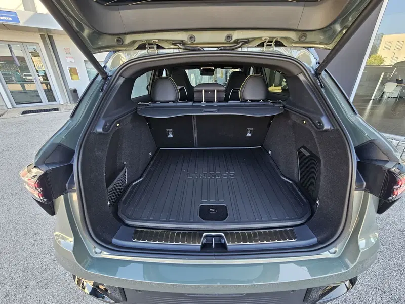 Lynk & Co 01 nuova a Pescara (17)