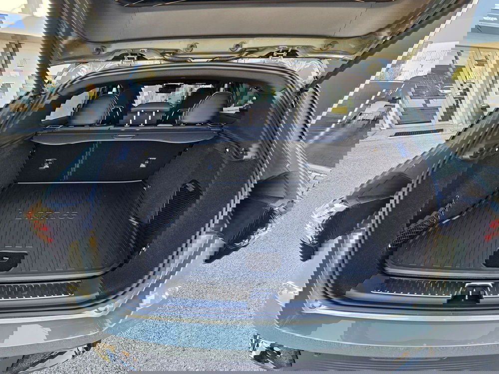 Lynk & Co 01 nuova a Pescara (17)