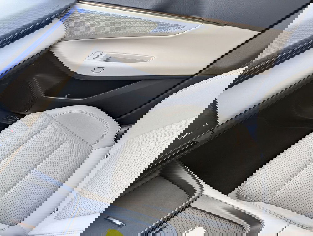 Lynk & Co 08 usata a Pescara (12)