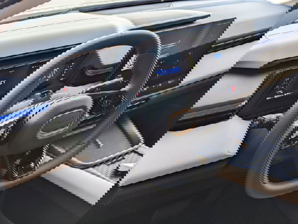 Lynk & Co 08 usata a Pescara (7)