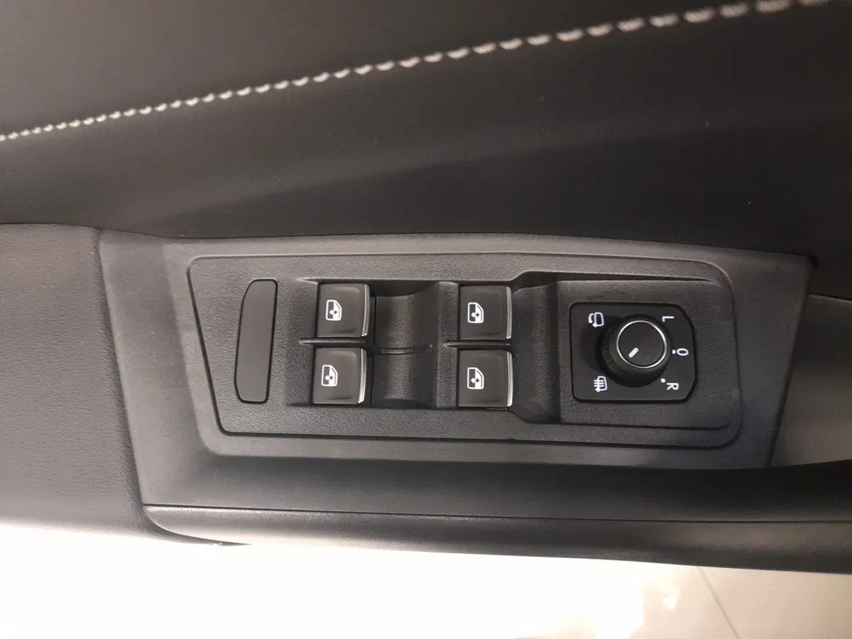 Volkswagen T-Roc Cabrio nuova a Bologna (9)