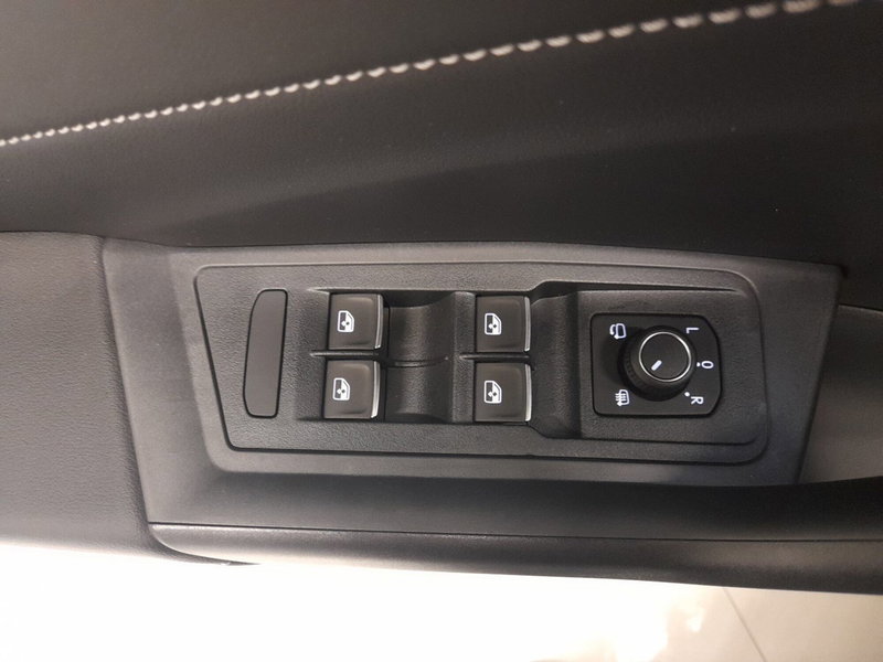 Volkswagen T-Roc Cabrio nuova a Bologna (9)