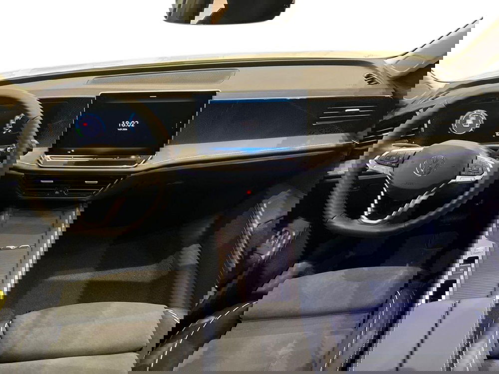 Volkswagen Passat nuova a Prato (11)