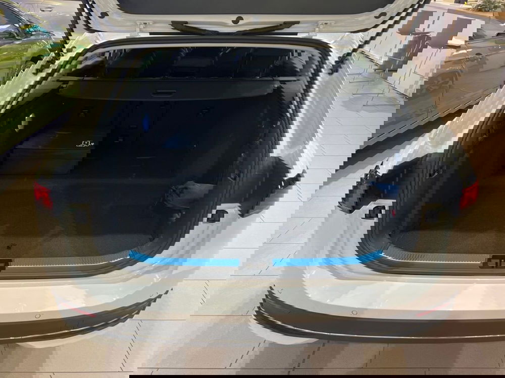 Volkswagen Passat nuova a Prato (8)