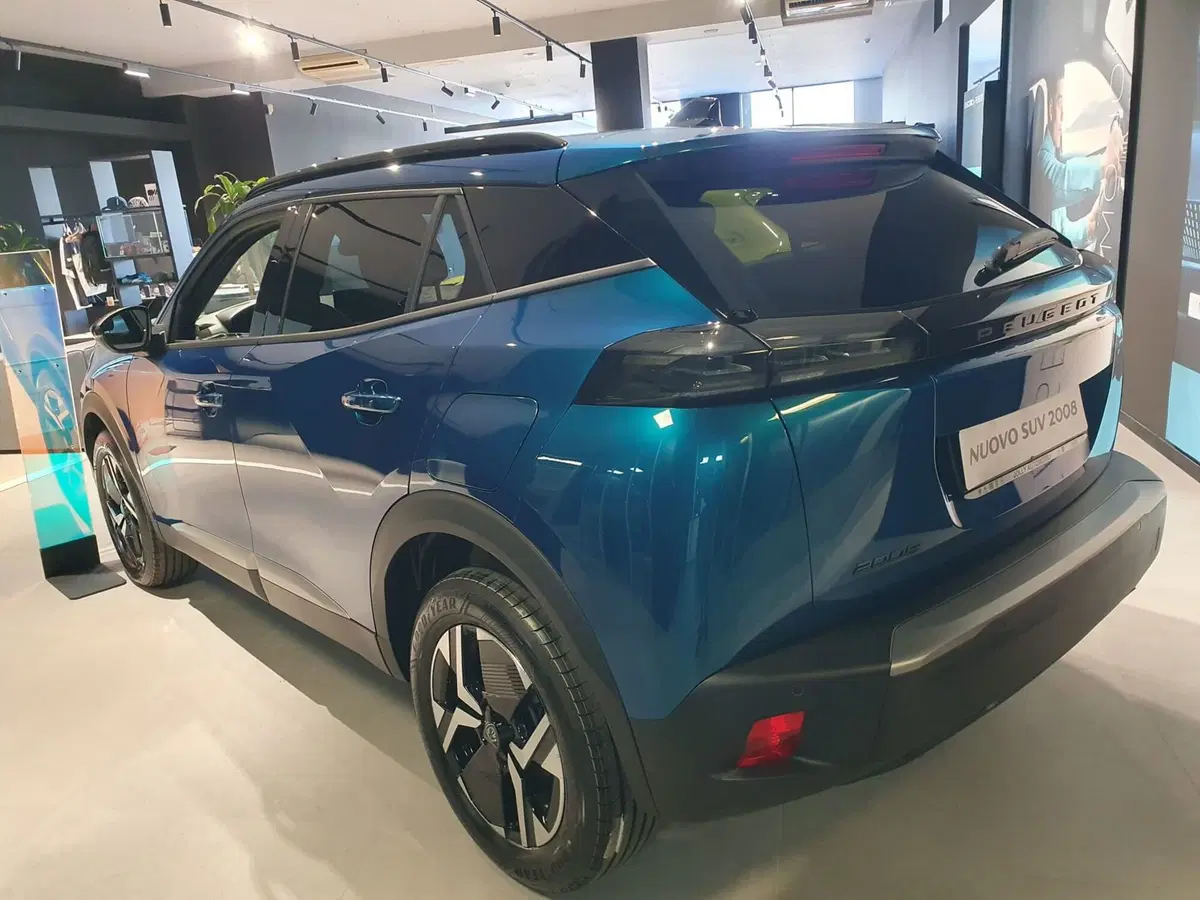 Peugeot 2008 nuova a Frosinone (11)