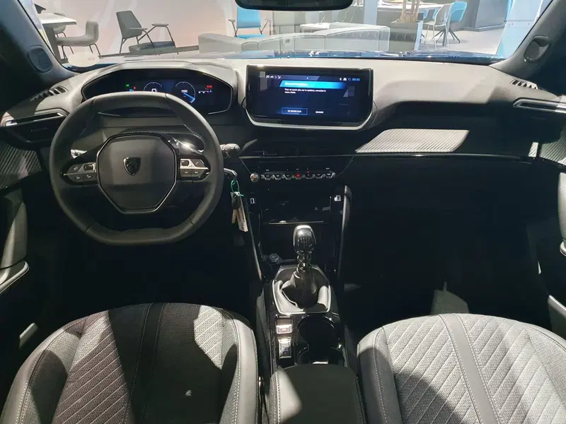 Peugeot 2008 nuova a Frosinone (7)