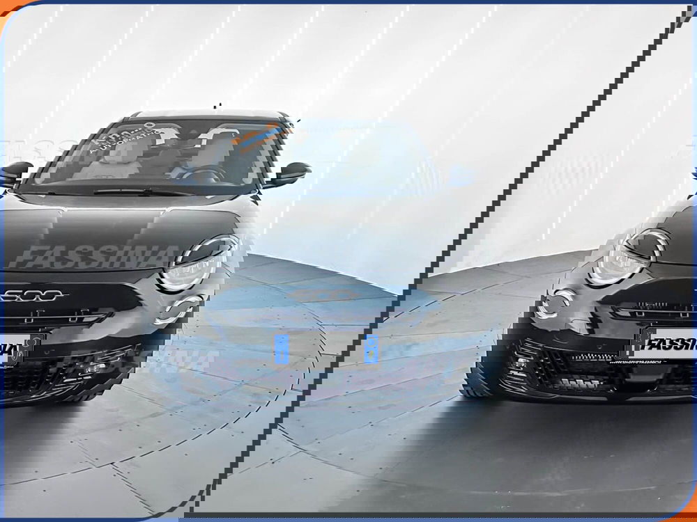 Fiat 600 nuova a Milano (2)