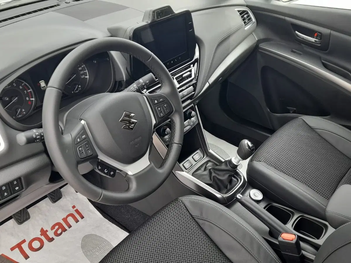 Suzuki S-Cross nuova a L'Aquila (17)