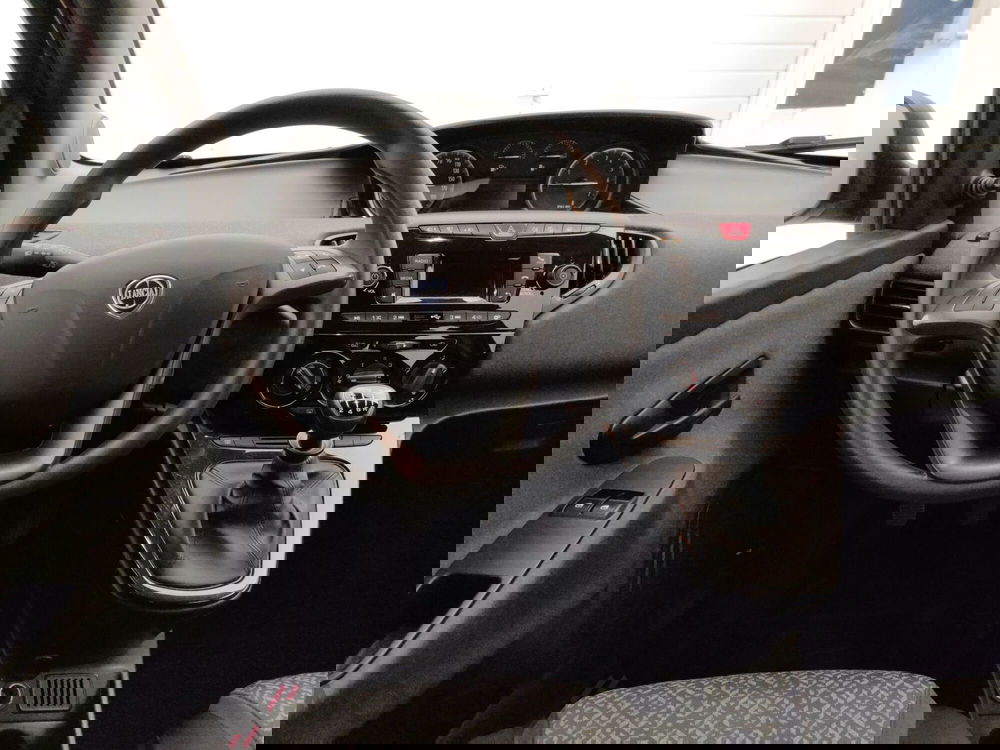 Lancia Ypsilon usata a Varese (12)