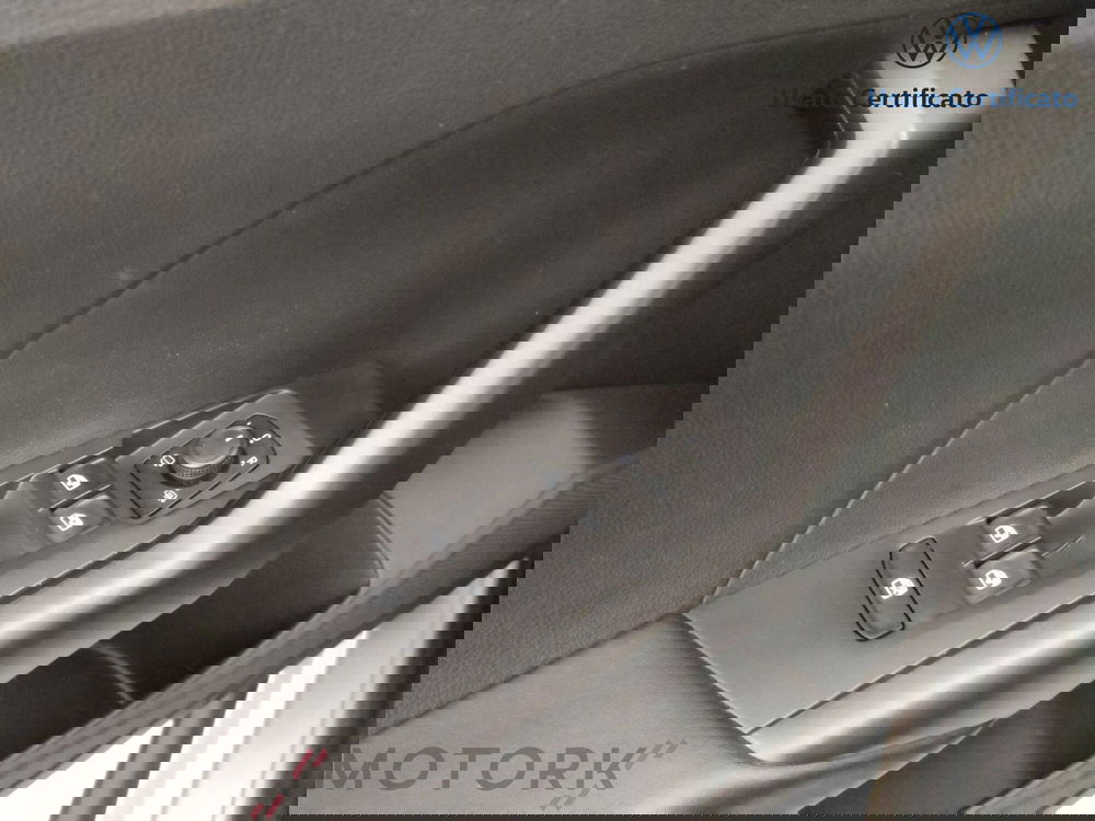 Volkswagen T-Cross usata a Varese (16)