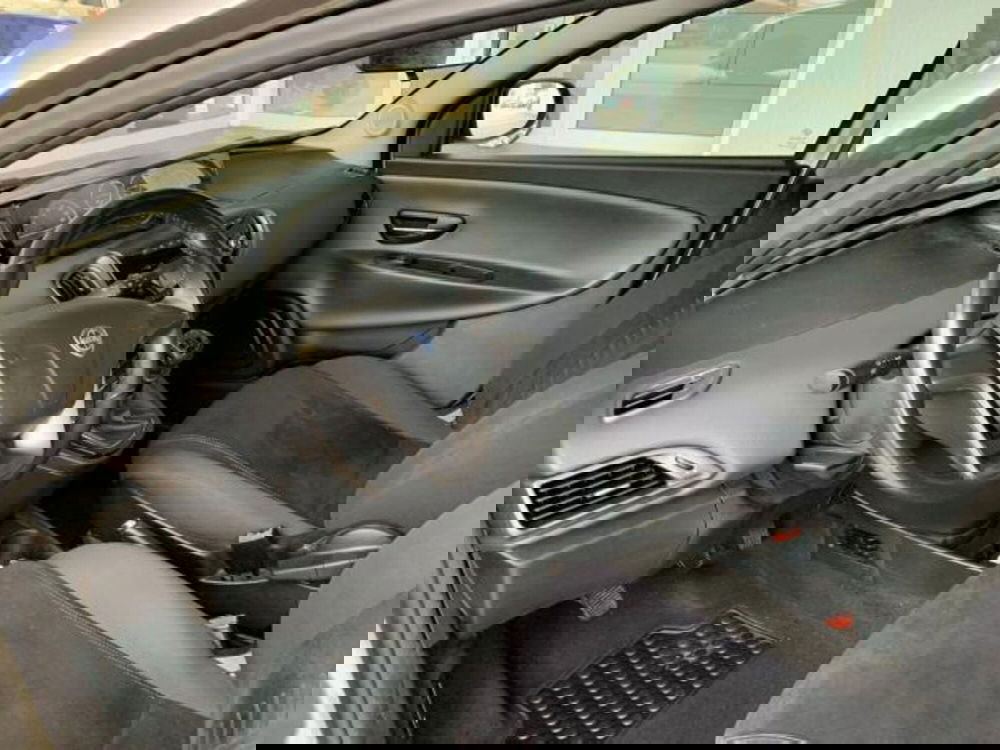 Lancia Ypsilon usata a Trieste (10)