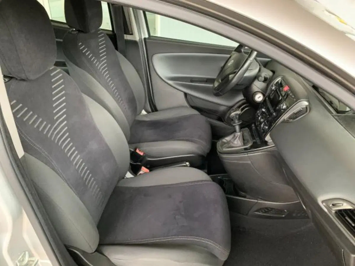 Lancia Ypsilon usata a Trieste (12)