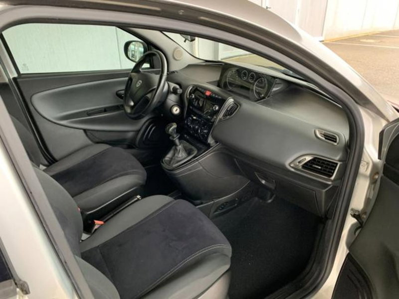 Lancia Ypsilon usata a Trieste (13)