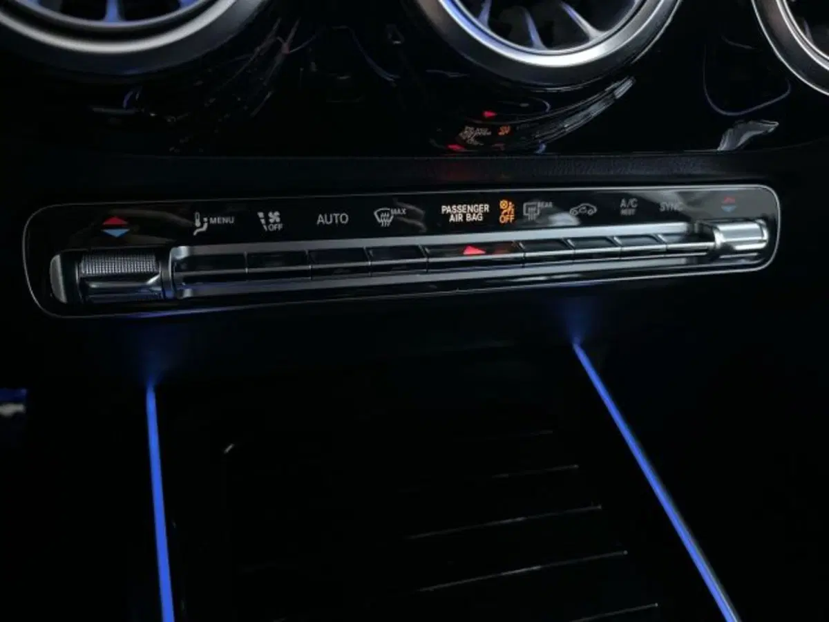 Mercedes-Benz GLA SUV nuova a Verona (13)