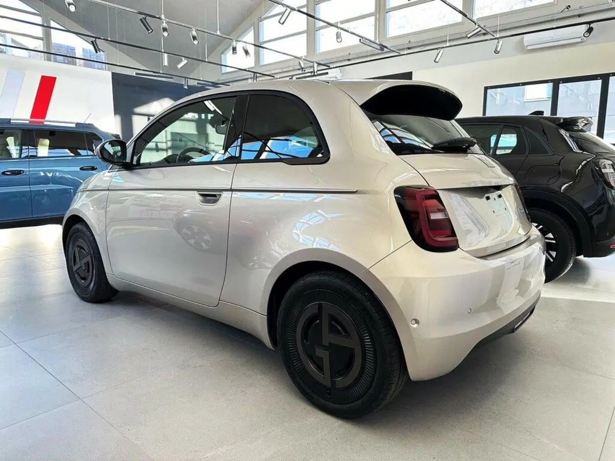 Fiat 500 Cabrio nuova a Sondrio (2)