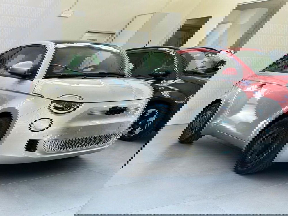 Fiat 500e nuova a Sondrio (5)