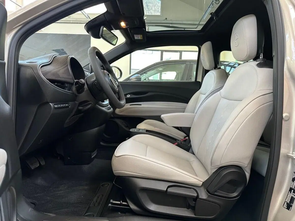 Fiat 500 Cabrio nuova a Sondrio (8)