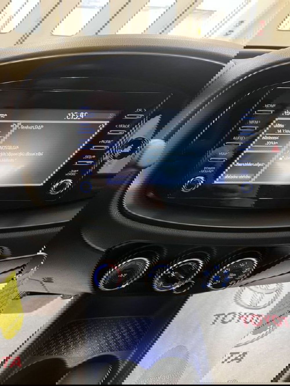 Toyota Aygo X usata a Prato (13)