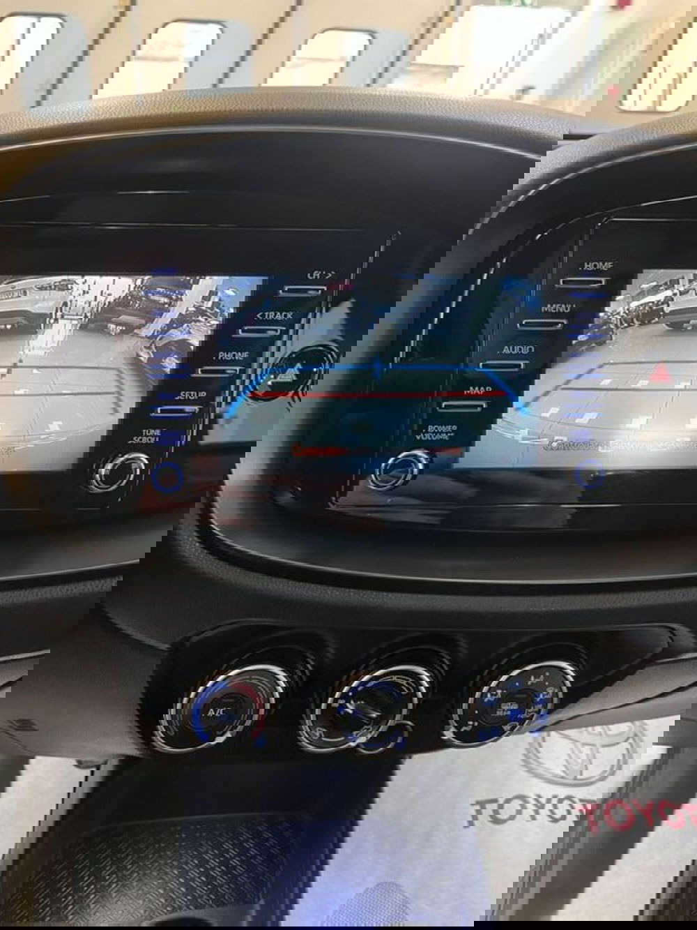 Toyota Aygo X usata a Prato (14)