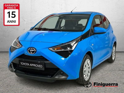 Toyota Aygo Connect 1.0 VVT-i 72 CV 5 porte x-play del 2020 usata a Civate