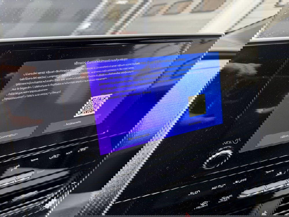 Toyota bZ4X nuova a Como (13)