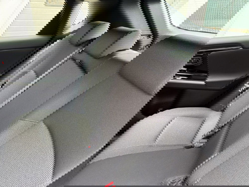 Toyota bZ4X nuova a Como (6)