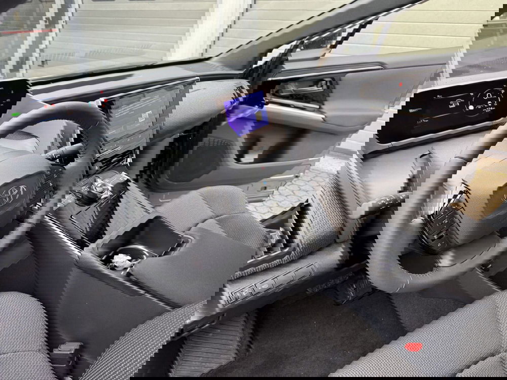 Toyota bZ4X nuova a Como (9)