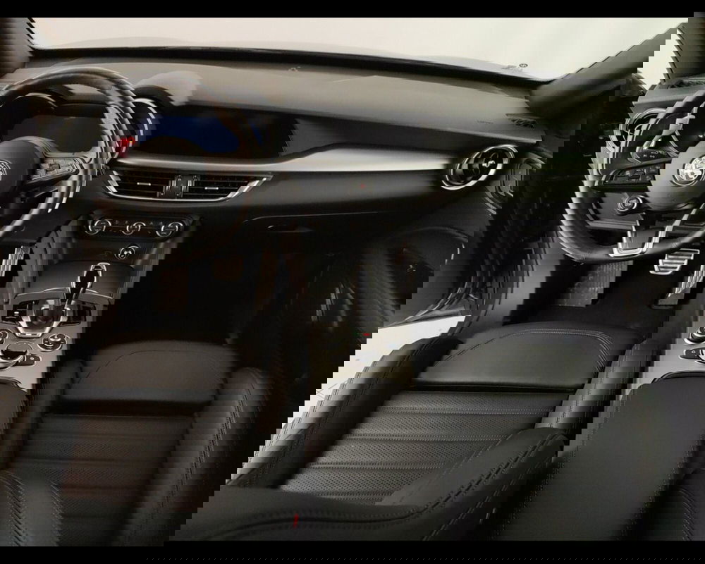 Alfa Romeo Stelvio usata a Caserta (17)