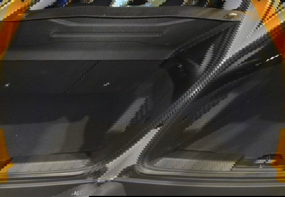 Jeep Avenger nuova a Caserta (11)