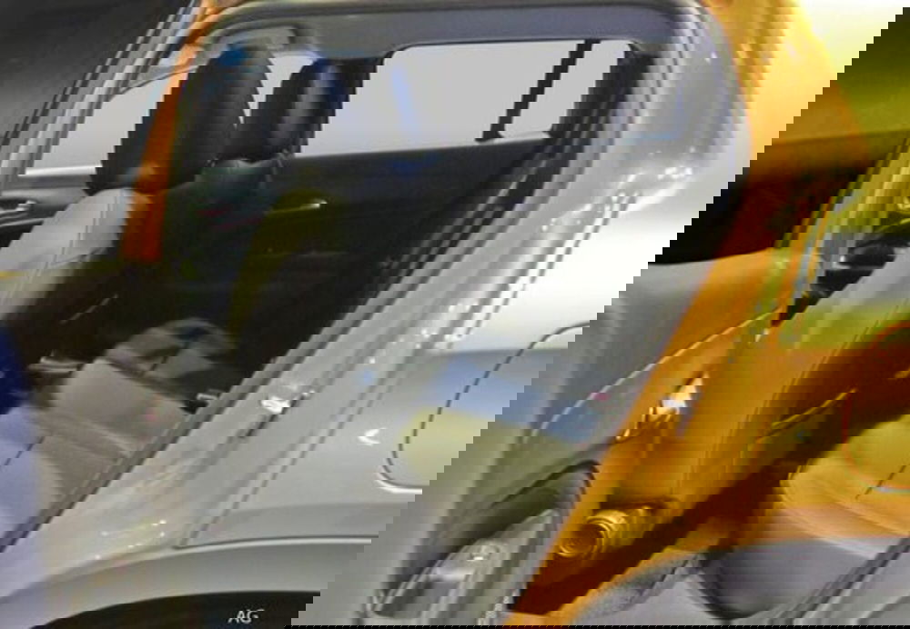 Jeep Avenger nuova a Caserta (6)