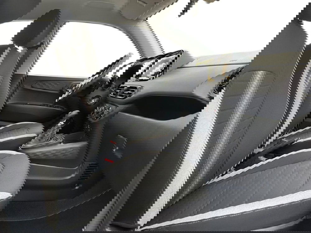 Hyundai i10 nuova a Prato (10)