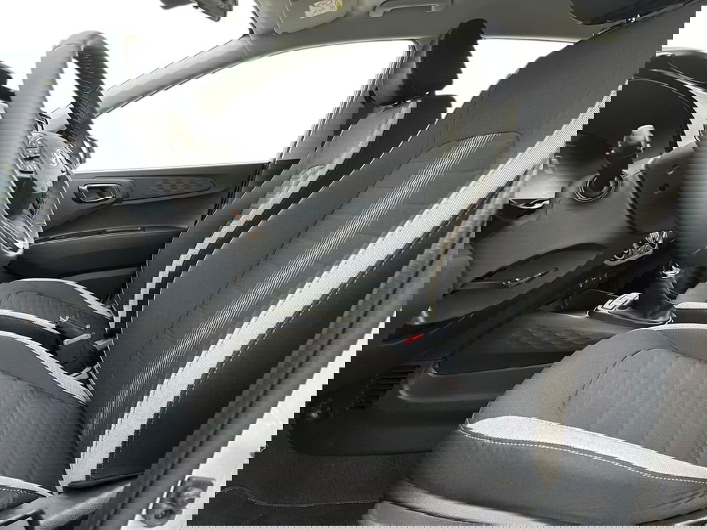 Hyundai i10 nuova a Prato (11)