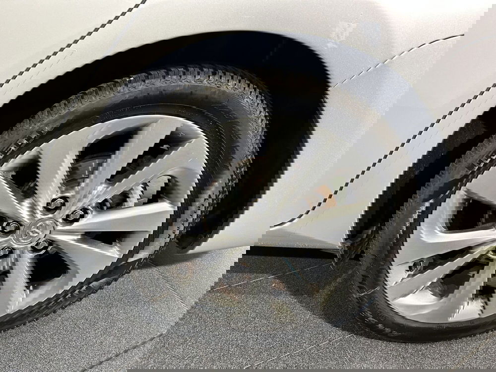 Toyota Auris Station Wagon usata a Milano (15)