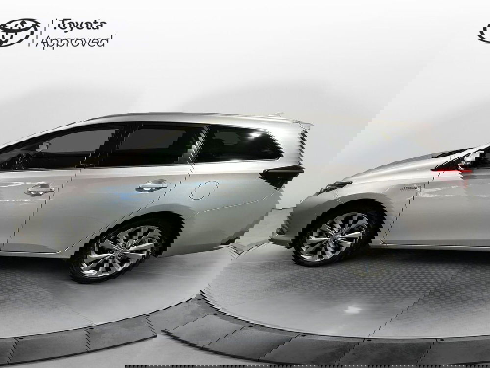 Toyota Auris Station Wagon usata a Milano (3)
